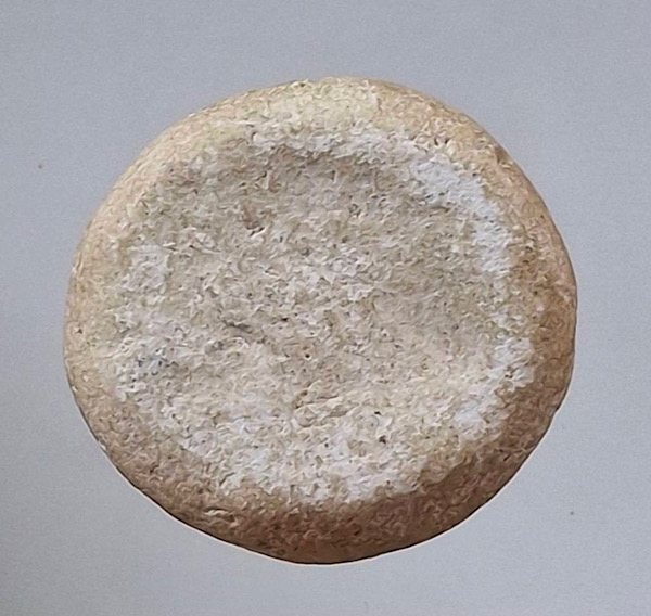 พระจันทร์ลอย เนื้อผงเก่า ไม่ทราบที่