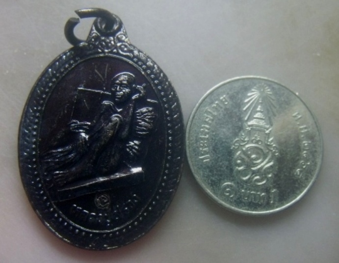 **เบาๆ**เหรียญหลวงปู่สรวง เทวดาเล่นดิน พิมพ์หลังเรียบ จ.ศรีสะเกษ**ตอกโค้ด สวยๆ