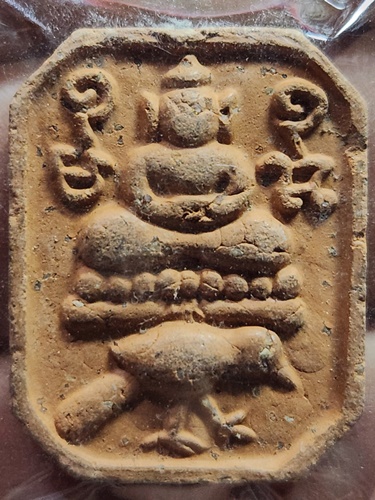 วัดศาลพันท้ายนรสิงห์ จังหวัดสมุทรสาคร  พระพิมพ์พระพุทธขี่นก หลังยันต์เกราะเพชร 