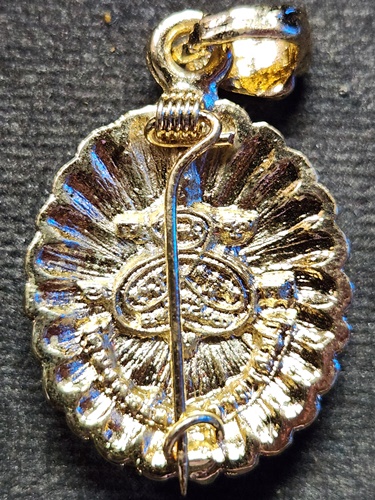 วัดมงคลโคธาวาส ต.คลองด่าน  สมุทรปราการ ล็อกเก็ตหลวงพ่อปาน ชุดพิเศษ รุ่นยกโบสถ์