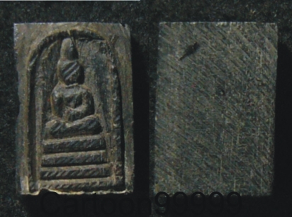 แพ็คคู่ครับ สมเด็จคะแนนเล็ก+แม่นางกวัก แกะจากไม้พญางิ้วดำครับ เก่าๆ เบาๆ ครับผม