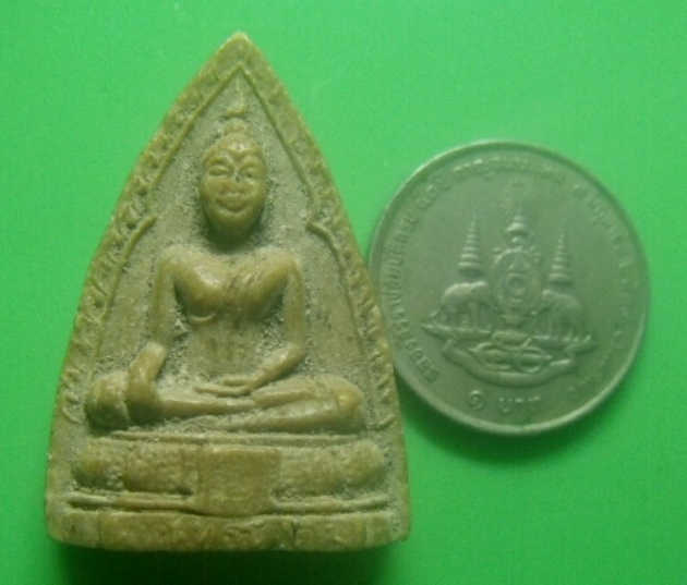 **เบาๆ**พระพุทธโคดม เนื้อผงน้ำมัน วัดไชยสุรินทร์ จ.เพชรบุรี ปี ๒๕๑๙**หลังยันต์ สวยๆ