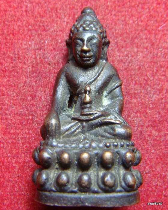 กริ่งอินทสุวัณโณ หลวงปู่ใจวัดเสด็จ มีโค้ดสวยๆครับ