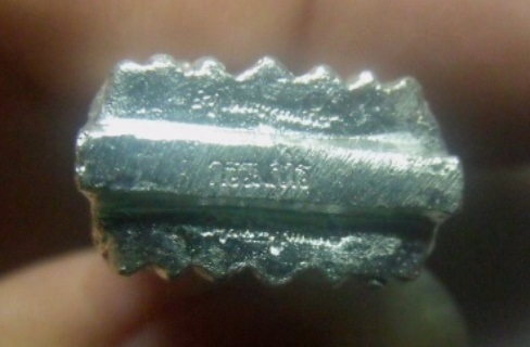 **เบาๆ**หลวงปู่ทวด พิมพ์เตารีด 2 หน้า (กรรมการ) เนื้อนวะพรายเงิน ตอกโค้ด คอจุด วัดบวรฯ ปี 2543** 