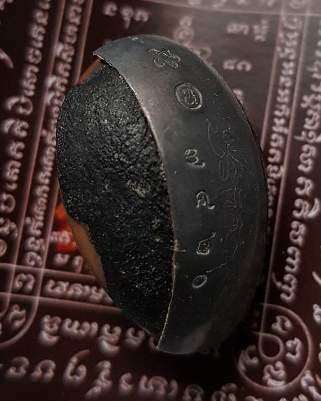 เบี้ยแก้ อุดผงพรายกุมารคลุกรักชันโรงพร้อมกระดาษยันต์ ปี 54 หลวงปู่บัว หลวงปู่คำบุ ปลุกเสก # เลข 7420