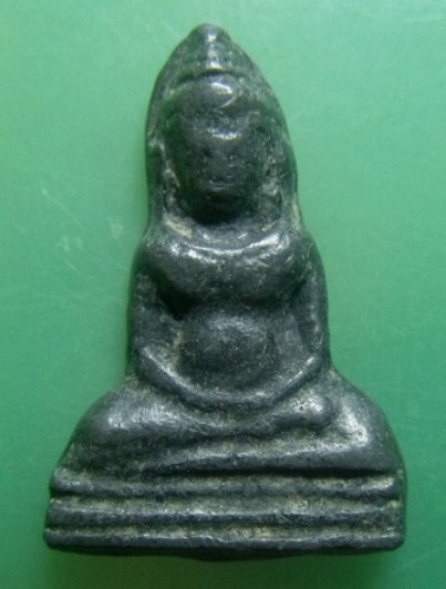 **เบา​ๆ​**พระร่วงนั่ง เนื้อชิน เก่าๆ สวย ไม่ทราบที่**เนื้อจัด เชิญชมครับ