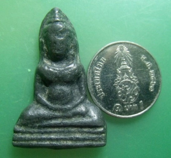 **เบา​ๆ​**พระร่วงนั่ง เนื้อชิน เก่าๆ สวย ไม่ทราบที่**เนื้อจัด เชิญชมครับ