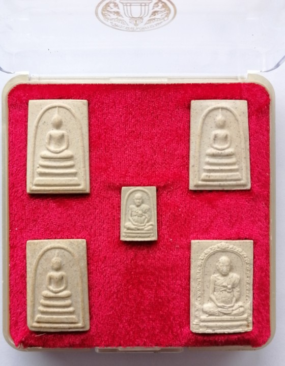 สมเด็จวัดระฆัง อนุสรณ์ 122 ปี ชุด 5 องค์ กล่องเดิม 22 มิถุนายน 2537 เคาะเดียว   