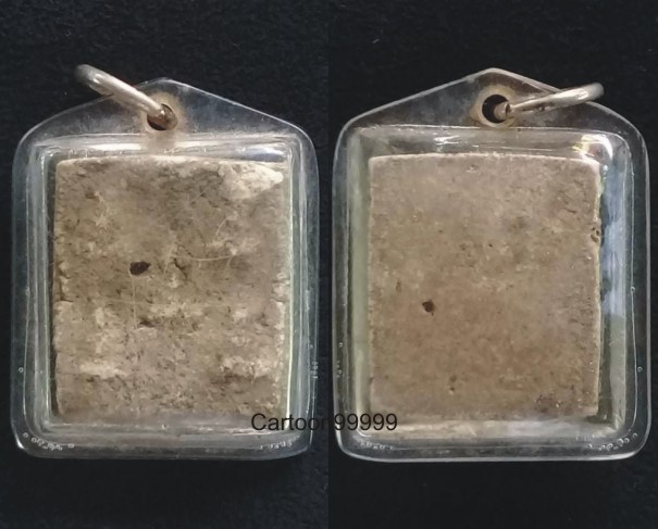 พระเจ้า ๕ พระผง เนื้อผง แห้ง เก่า สภาพใช้ครับ เลี่ยมกันน้ำครับผม