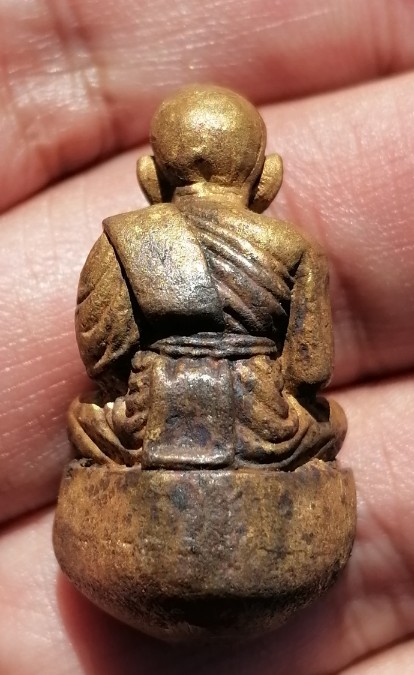 หลวงปู่ทวด พิมพ์เบ้าทุบ​ เนื้อเปียกทอง พบเจอน้อย​ ตอกโค๊ดใต้ฐาน วัดในหาน จ.ภูเก็ต ปี 2536 เคาะเดียว