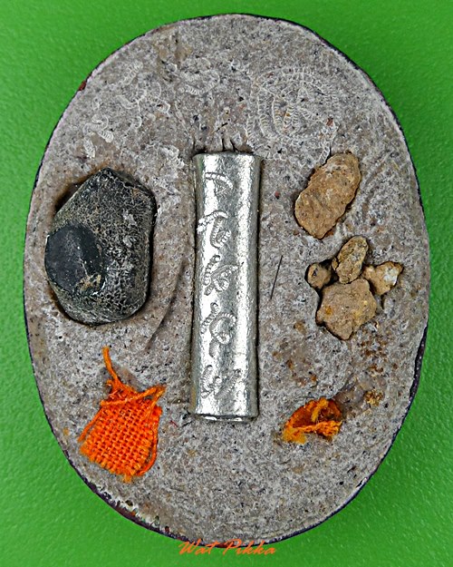 ล็อกเก็ตรุ่นแรกหลวงพ่อเอนก วัดปรีดาราม นครปฐม .5593.