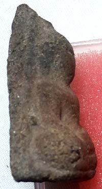 พิมพ์มารวิชัย ทรงสามเหลี่ยม เนื้อดินหยาบ