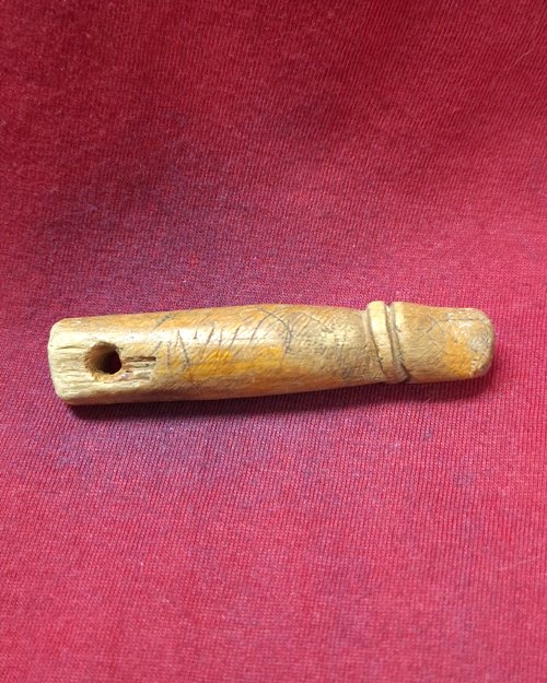 ปลักขิกไม้แกะเก่า หัว2ขยัก มีจารยันต์ ขนาด2.5นิ้ว (ไม่ทราบที่)