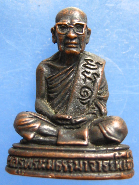 รูปหล่อ หลวงพ่อเอ๊ป วัดบ้านลาด ลพบุรี