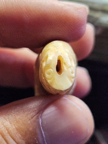 เขี้ยวแกะ จาร ยันต์ 