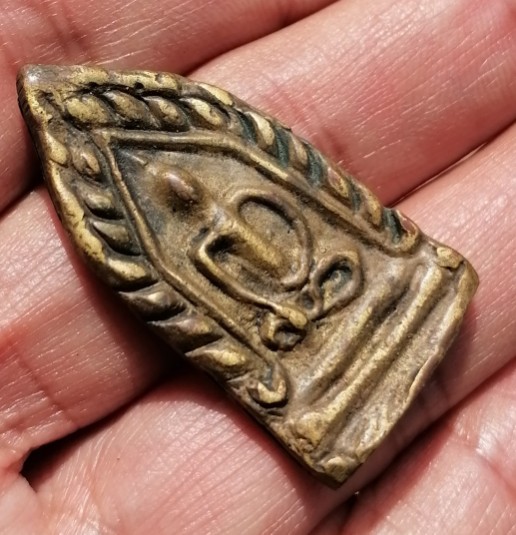 พระหล่อไม่ทราบที่ เคาะเดียว     