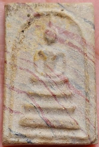 *สมเด็จฯ หลังรูปเหมือน หนังสือสองแถวโค้ง เนื้อผงสายรุ้ง หลวงพ่อขอม วัดไผ่โรงวัว สุพรรณบุรี*