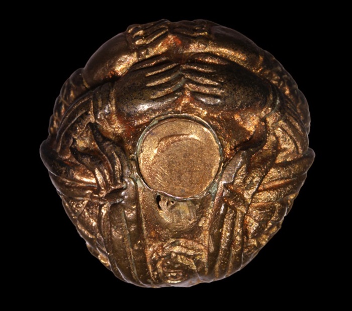 "เคาะเดียว" ราหูอมจันทร์ ลป.เหลือ รุ่นเหลือพันล้าน เนื้อนวโลหะ วัดท่าไม้เหนือ อุตรดิตรถ์ +บัตรรับรอง