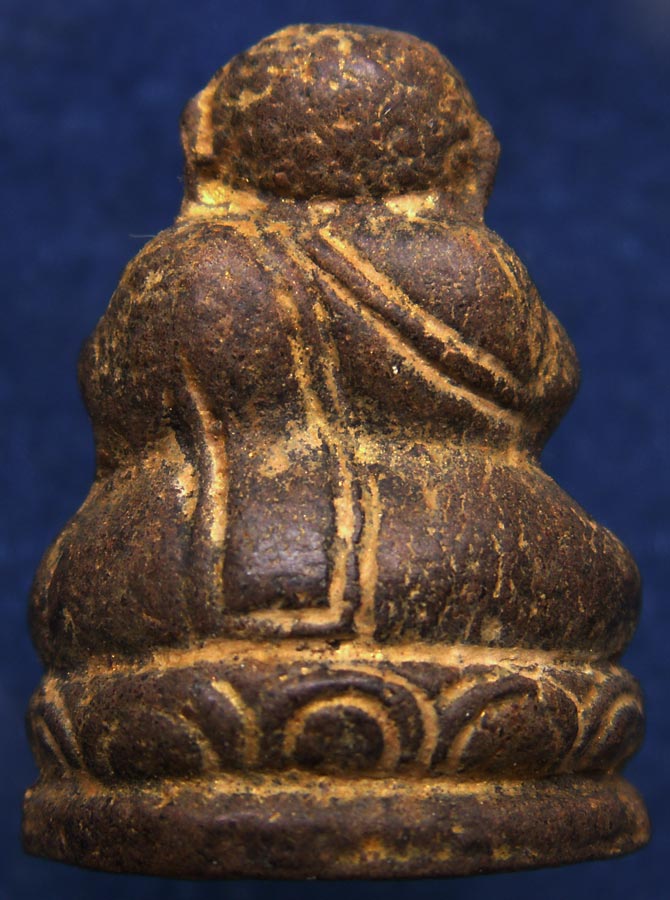 หลวงปู่เฮี้ยง วัดป่า จ.ชลบุรี ปิดตาลอยองค์ยอดบายศรี เนื้อผงคลุกรัก ผสมผงหลวงพ่อแก้ว หายากมาก