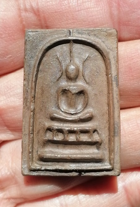 พระสมเด็จหูบายศรี ฐานตาราง เนื้อดิน หลวงพ่อกวย วัดโฆสิตาราม จ.ชัยนาท เคาะเดียว    