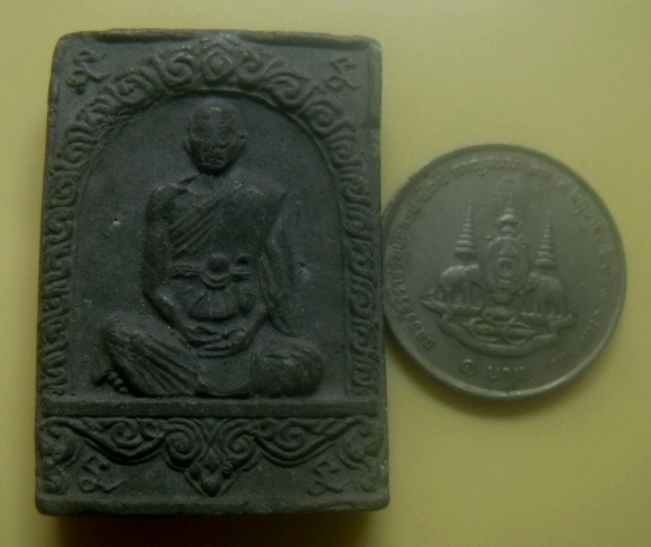 **เบาๆ**พระผงรูปเหมือน หลวงพ่อแช่ม วัดนวลนรดิศ ภาษีเจริญ กทม. ปี ๒๕๑๙**หลังยันต์ สวยๆ