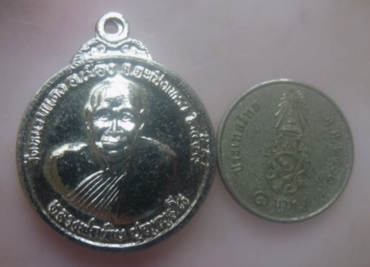 **เบา​ๆ​**เหรียญหลวงพ่อเอิบ วัดหนามแดง หลังพระพุทธโสธร จ.ฉะเชิงเทรา ปี ๒๕๔๘**กะไหล่เงิน สวยๆ