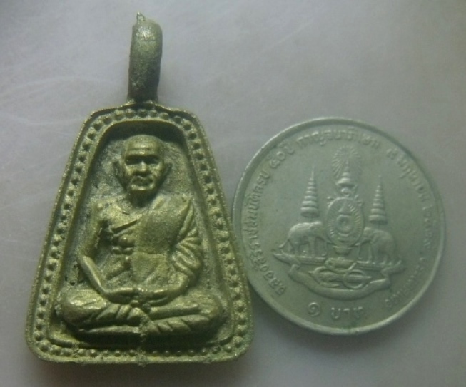 **เบาๆ**เหรียญหล่อจอบ รุ่นนี้รวยรวยรวย หลวงพ่อเงิน วัดบางคลาน จ.พิจิตร ปี ๒๕๓๖**สวยๆ เชิญชมครับ