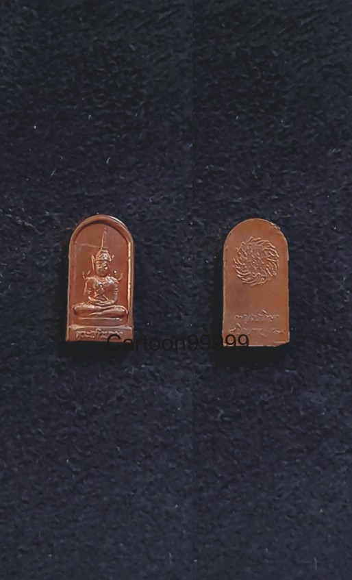 เหรียญพระแก้วมรกตจิ๋ว วัดก้อนแก้ว ฉะเชิงเทราครับ กล่องเดิมๆ ครับผม