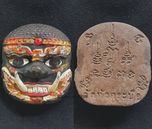 พระพิราพ วัดหัวกระบือ กรุงเทพครับ เนื้อว่าน ลงสี ฝังพลอยแดงครับ