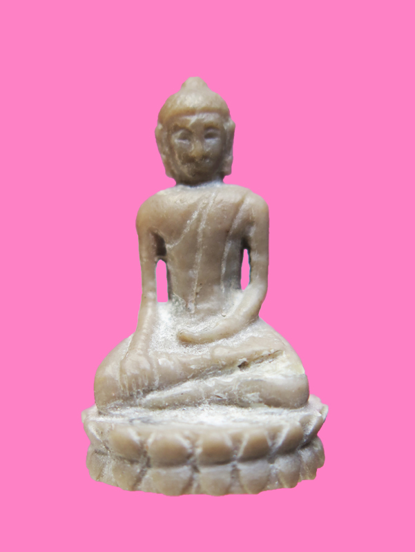 พระพุทธหินแกะ ก้นปั้มยันต์
