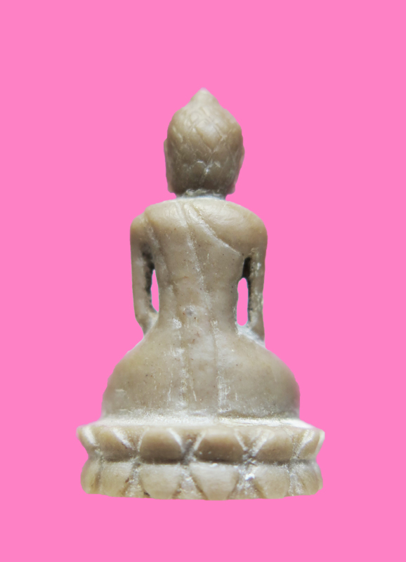 พระพุทธหินแกะ ก้นปั้มยันต์