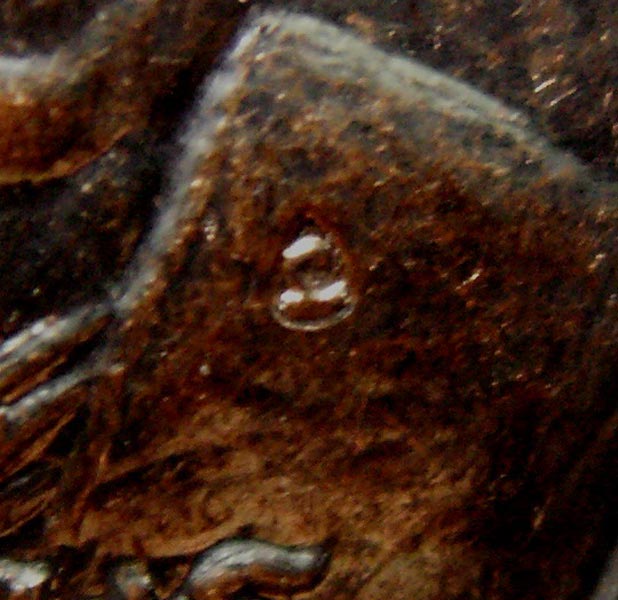 6.เหรียญนวพร (หลังเต่า) หลวงพ่อคูณ วัดบ้านไร่ ศูนย์การทหารปืนใหญ่สร้างถวาย ตอกโค้ด พ.ศ. 2537 พร้อมกล