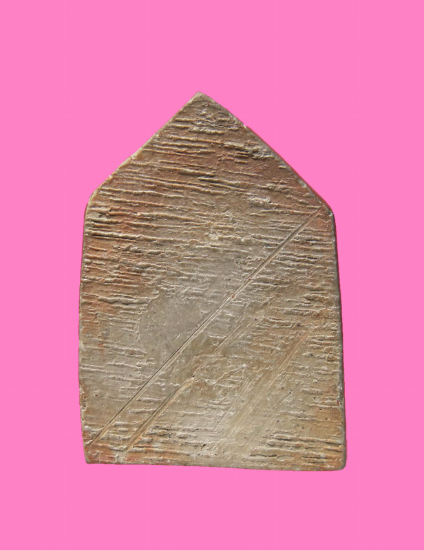 พระเนื้อดิน พิมพ์ฐานผ้าทิพย์ หลวงตาจวน วัดไก่เตี้ย สุพรรณ