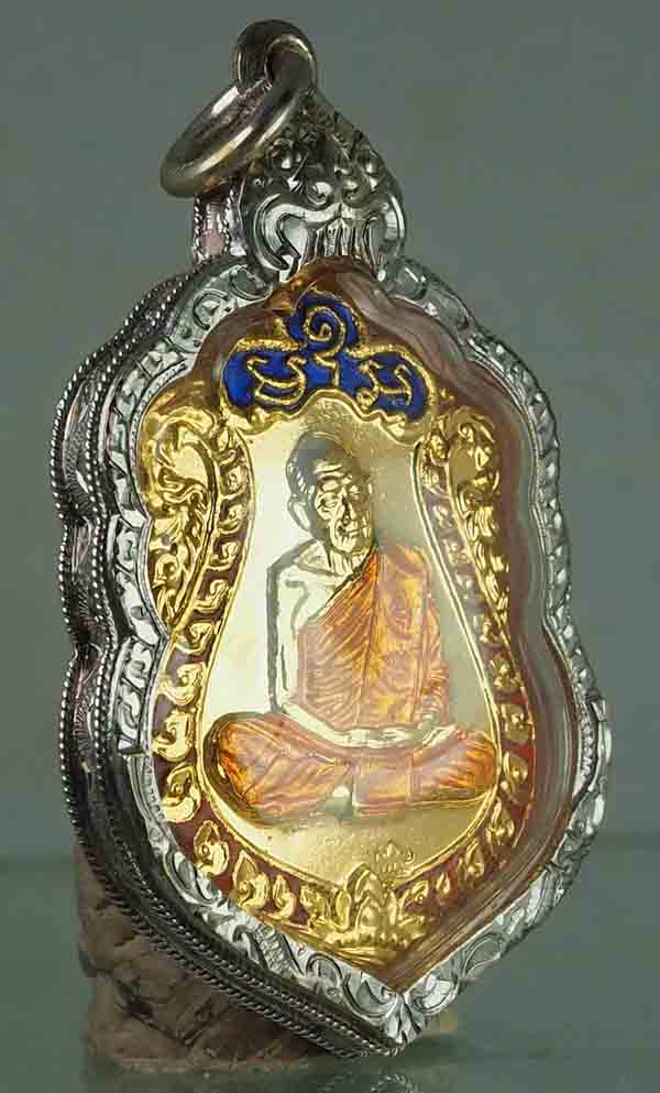 เหรียญเสมากะหลั่ยทองลง 3 สี 3 โค้ด สวยๆ หลวงปู่ทิม มงคลศิลาฤกษ์ ปี ๒๕๓๗ เลียมเงินพร้อมใช้ครับ