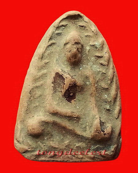 พระสรรค์นั่งพิมพ์สะดุ้งกลับหลังยันต์ เนื้อดิน หลวงพ่อกวย วัดโฆสิตาราม จ.ชัยนาท สวยมากค่ะ