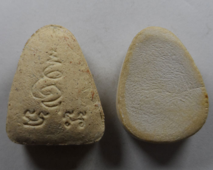 พระปิดตา (๒ องค์)