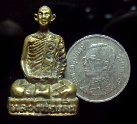 **เบา​ๆ​**รูปหล่อ หลวงพ่อเดิม วัดหนองโพ ใต้ฐานเลข ๑ เนื้อทองผสม เก่า**สวยๆ เชิญชม