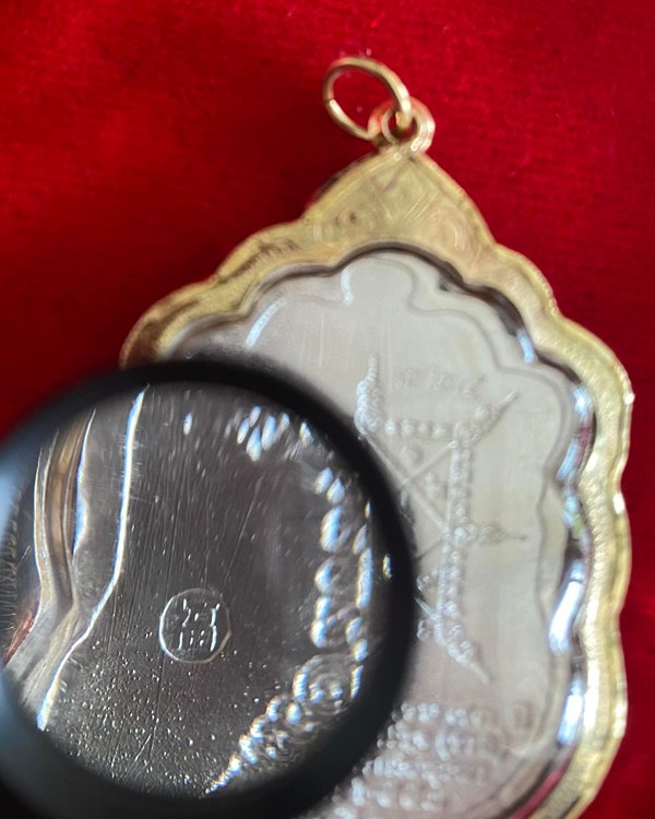 เหรียญเสมา หลวงพ่อรวย วัดตะโก รุ่น รวยมหาเศรษฐี 57 เนื้อเงินลงยา เลี่ยมทอง