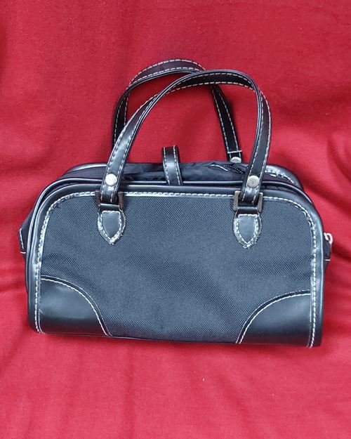 (ปิด69-) กระเป๋าหิ้วสีดำ 8.5x11.5นิ้ว (สภาพไม่ได้ใช้)