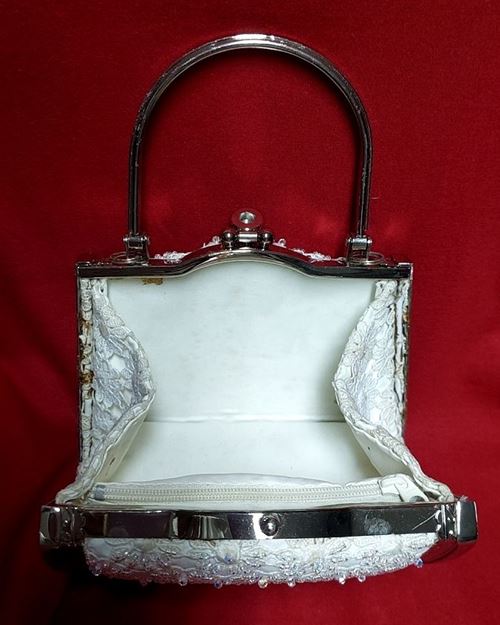 (ปิด119-) กระเป๋าถือสตรีติดเลื่อม ขนาด6.5x13.5x14ซ.ม. (สภาพไม่ได้ใช้)