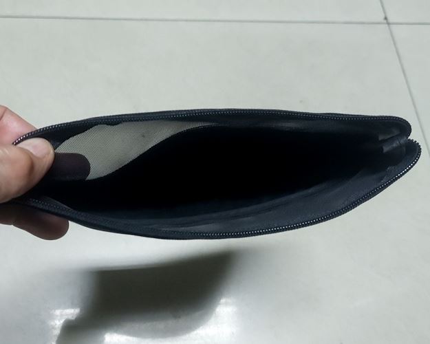 (ปิด49-)กระเป๋าซิปหนังแก้ว-แซมผ้าตาข่าย สีดำ 5.5x9นิ้ว (สภาพไม่ได้ใช้)