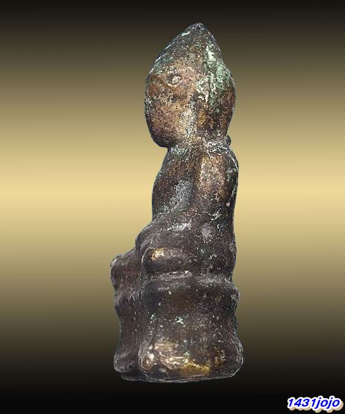 พระชัยวัฒน์ พิมพ์สิงหเสนีย์ หลวงปู่ธูป ปี 2482 วัดแคนางเลิ้ง + บัตรรับรอง (นิยม)