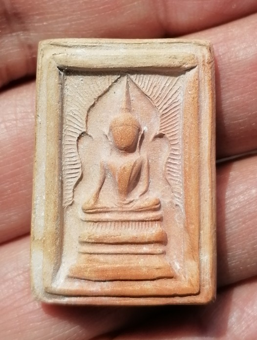 พระสมเด็จแหวกม่าน หลังเรียบ หลวงพ่อกวย วัดโฆสิตาราม จ.ชัยนาท​ เนื้อดิน ยุคต้น​ เคาะเดียว    