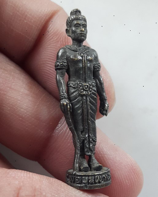 " รูปหล่อ พ่อขุนผาเมือง เก่าๆ สวยๆ ครับ "