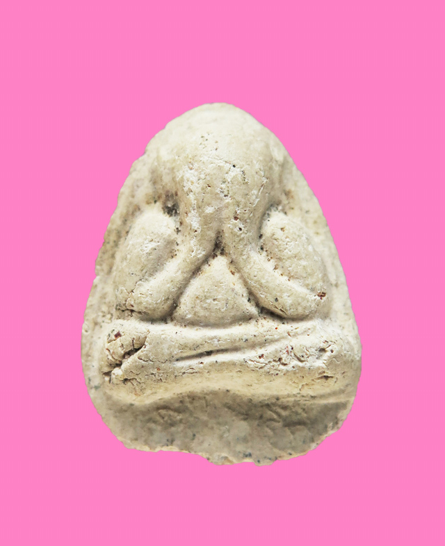 พระปิดตา ฐานมียันต์ หลังมีโรยแร่