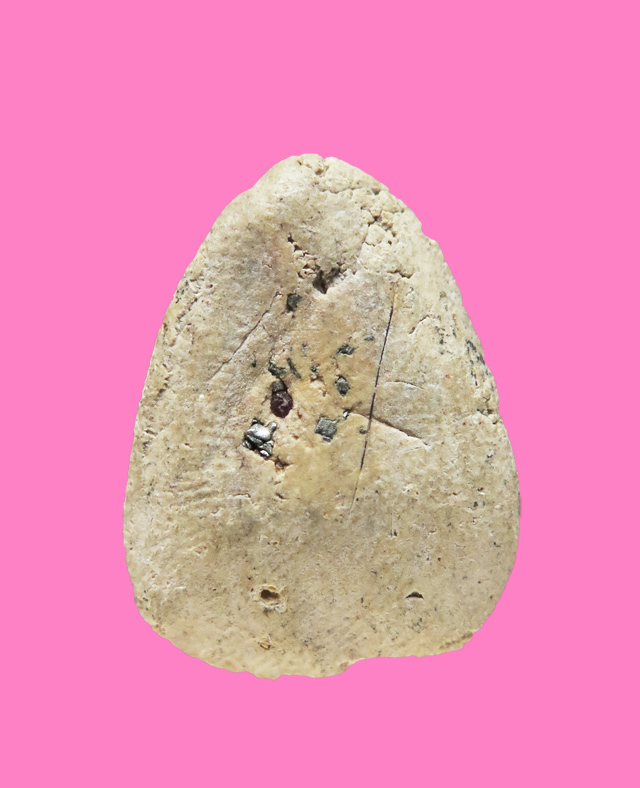 พระปิดตา ฐานมียันต์ หลังมีโรยแร่