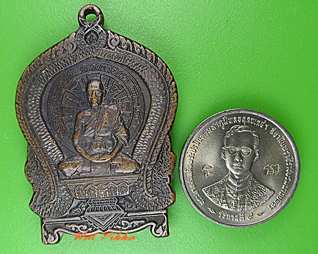 เหรียญนั่งพานหลวงพ่อวิชิต วัดเสม็ดเหนือ ฉะเชิงเทรา .146.*