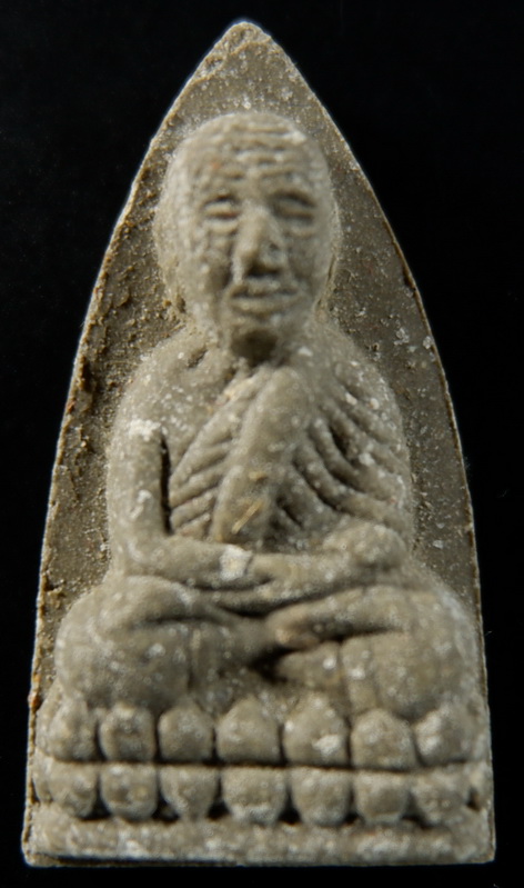 พระหลวงปู่ทวด พิมพ์เตารีด เนื้อดินผสมว่านหลังยันต์ ไม่ทราบทีพอสวยครับ