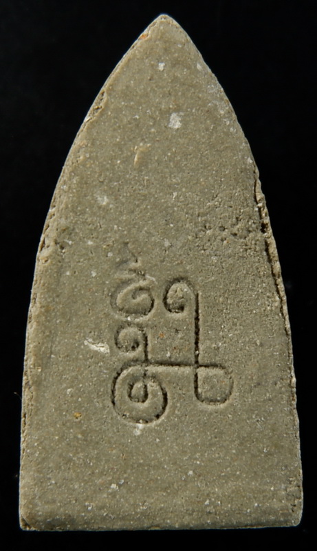 พระหลวงปู่ทวด พิมพ์เตารีด เนื้อดินผสมว่านหลังยันต์ ไม่ทราบทีพอสวยครับ