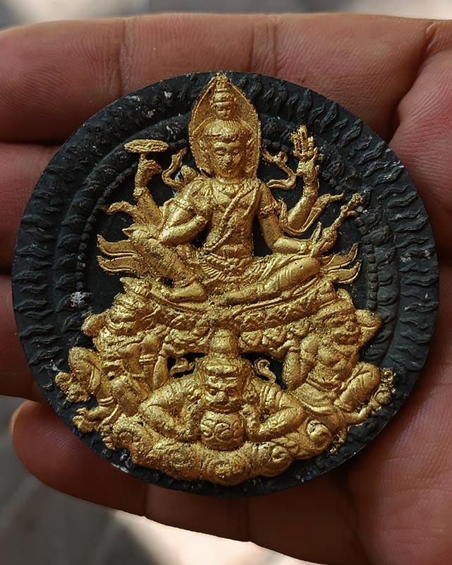 องค์พ่อจตุคามรามเทพ เนื้อดำปิดทอง รุ่นตามรอยพ่อ ไหว้ครูวัดคอหงษ์ 2550 โค้ดกรรมการ+เลข 03445 ขนาด 5.5